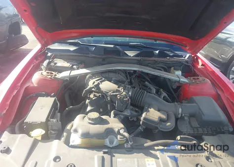 2014 Ford Mustang V6 из США, поврежденный, VIN 1ZVBP8EM9E5205953